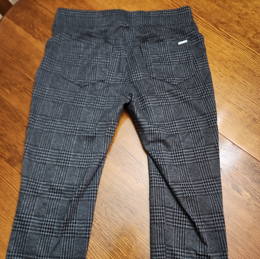 Tahari plaid capri